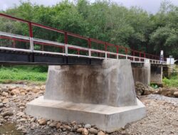 Telan Rp841 Juta, Jembatan Kali Beronjong Way Lima Pondasi Tanggul Hanya Pakai Besi Di Tancapkan