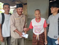 Jelang Idul Fitri, Pekon Dadimulyo Beri Santunan Untuk Warganya