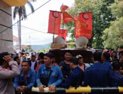 Buruh PT San Xiong Steel Indonesia Geruduk Kantor Gubernur Lampung