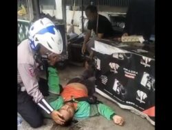 Satlantas Polresta Bandar Lampung Bantu Ojol Pingsan