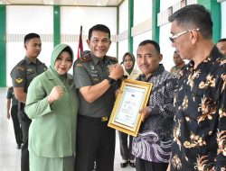 Danrem 043/Gatam Pimpin Upacara Wisuda Purnawiran