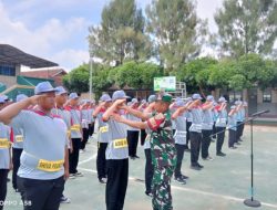 Sertu Edi Latih PBB Siswa Baru SMK 2 Mei Bandar Lampung