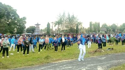 Sorak Sorai Launching Senam Oke Gas di Kecamatan Way Panji
