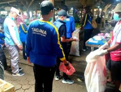 Dinsos Lampung Selatan Bersama Warga Bersih- Bersih Pasar di Desa Sidoharjo