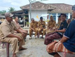 Kades Sidoharjo Takziah Ke Rumah Duka Warga Dusun Bali Sido Agung