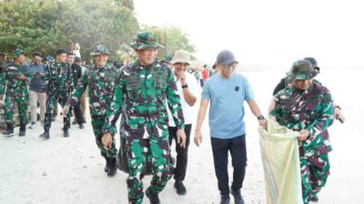 Radin Inten Asri Satukan Ribuan Warga Bersihkan Kawasan Pesisir