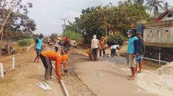 Tak Disentuh Pemerintah, Warga Bangun Jalan di Desa Gunung Mas